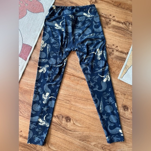 LuLaRoe Mermaid & Shells Nautical Leggings. One size. - Picture 5 of 5